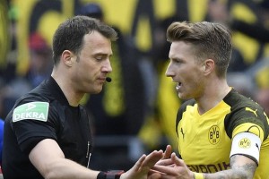  沙尔克04新帅首秀失利遭遇球迷倒戈  