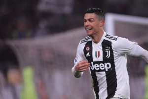  摩纳哥妖翼梅开二度登顶射手榜首  