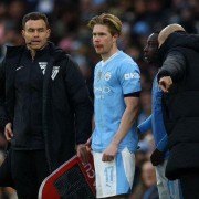  阿尔瓦雷斯双响曼城登顶榜首