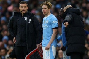  阿尔瓦雷斯双响曼城登顶榜首