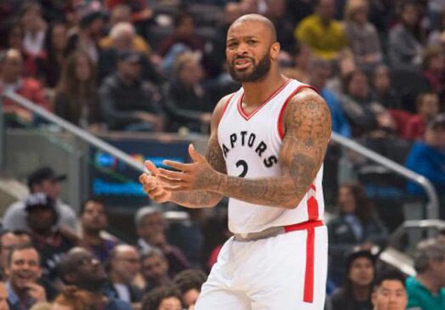  保罗关键抢断，马刺险胜太阳止颓势  